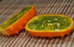 Рогатая дыня (кивано, африканский огурец): что это такое, как его едят, вкус, где растет, чем полезен