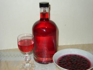 Клюква с медом: рецепт с чесноком, водкой и хреном